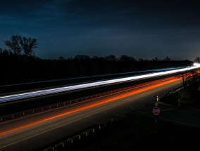 朗动汽车大灯，照亮前行的道路-